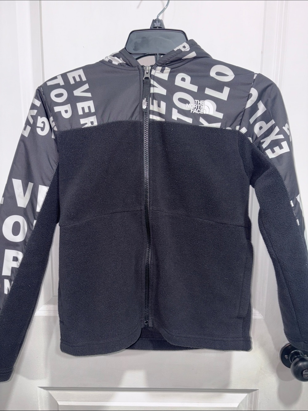 The North Face Black Hooded Graphic-Panel Fleece Jacket. New without tags